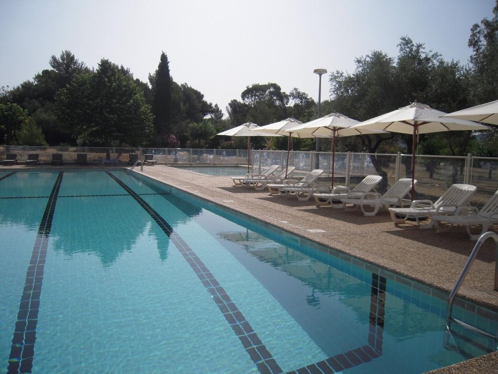 Le Domaine Des Oliviers Apartment แซ็งต์-ซีร์-ซูร์-แมร์ ภายนอก รูปภาพ